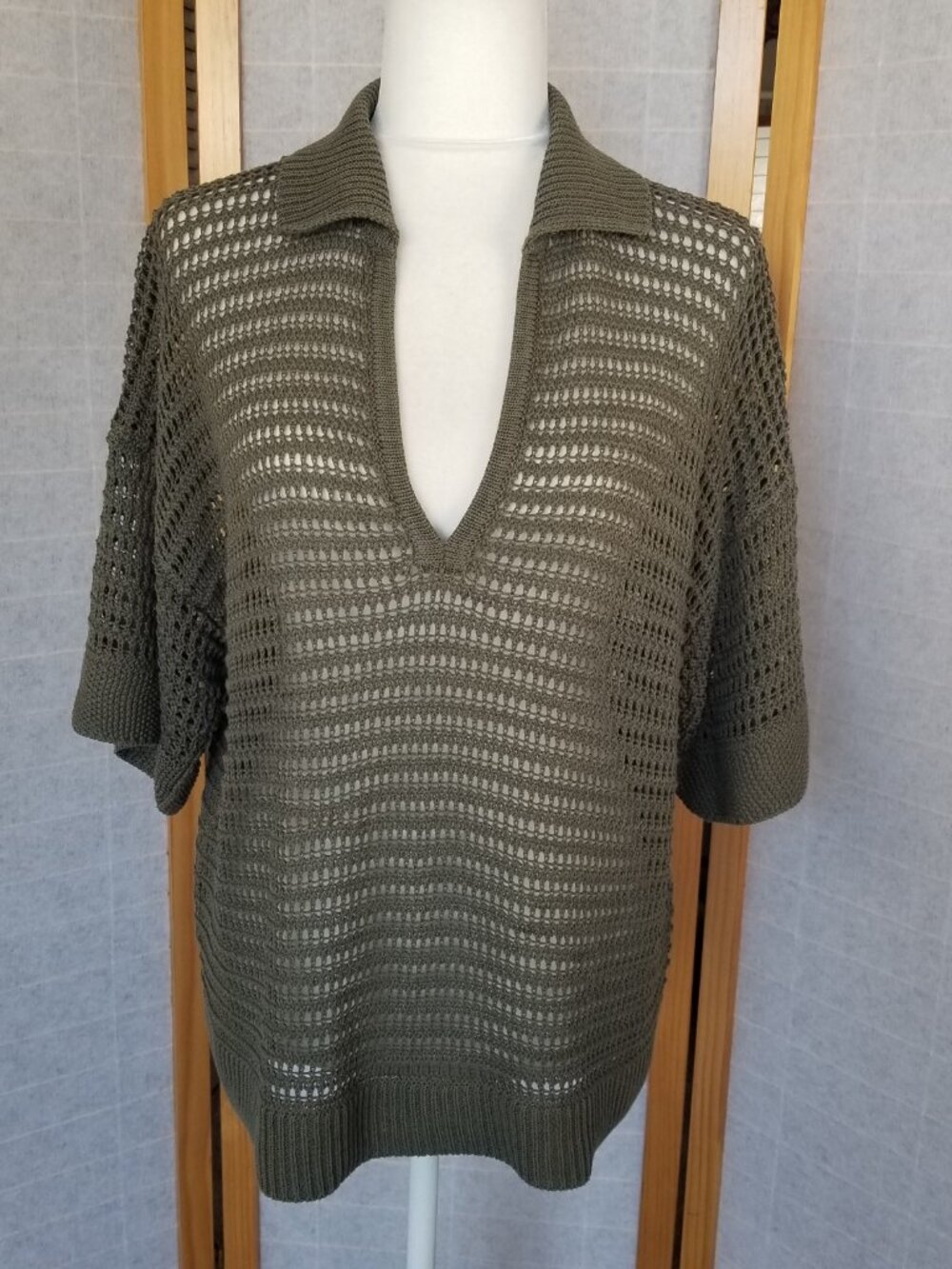 Max Studio Linen Blend Crochet Sweater Size Large Olive Green Collared Deep V